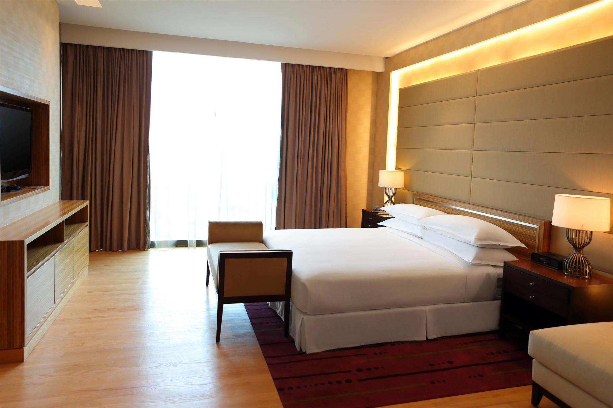 Hotel Four Points By Sheraton Kuching Exterior foto
